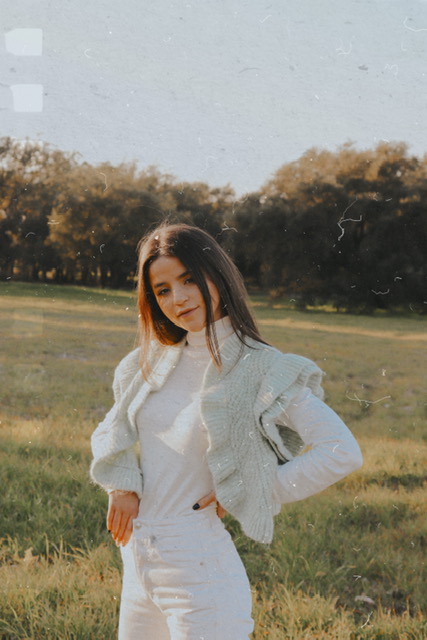 colete com camisola de gola alta